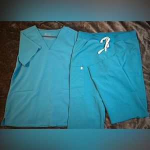 FIGS brand scrub set